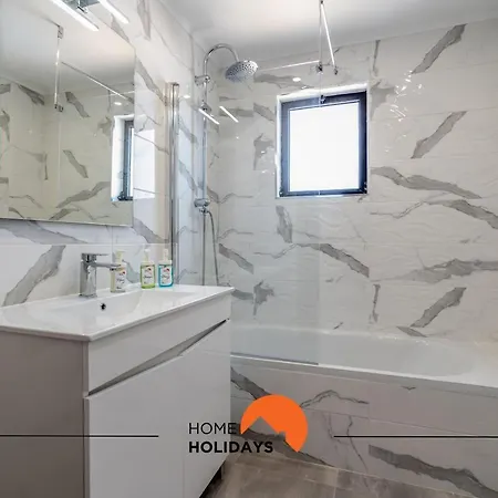 Appartamento #169 T3 Medronheira By Holidays *