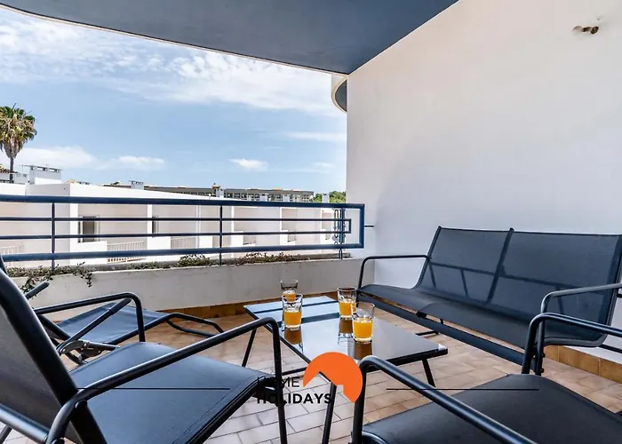 #169 T3 Medronheira By Holidays Appartamento